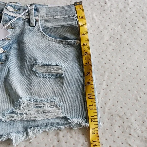 Kancan Women's Distressed Light Wash Jean Shorts - size 5/26 - Picture 13 of 16